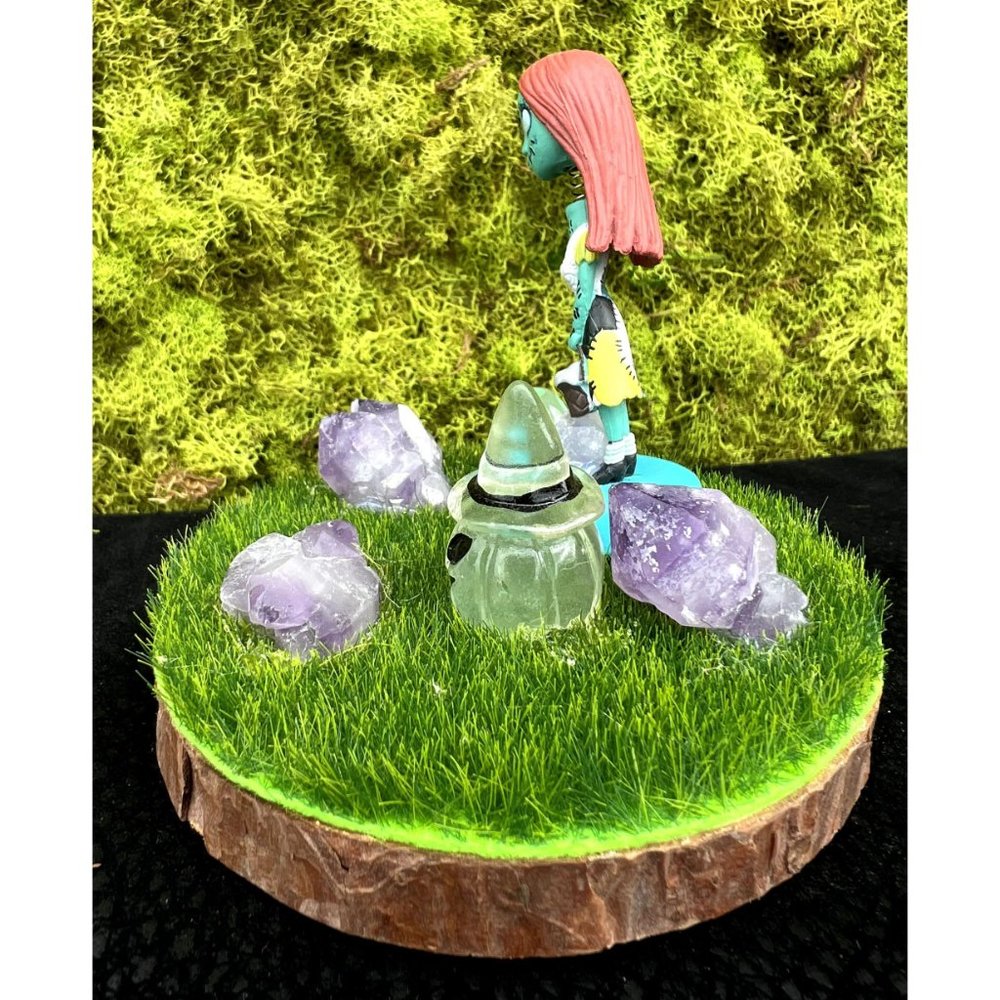 Sally Bobble Head Figure w/ Amethyst pieces - Picture 6 of 6